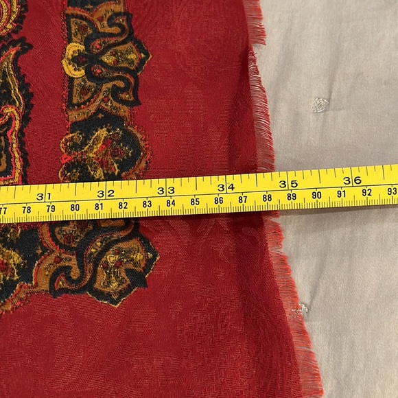 Wool scarf. 35” square. Traditional paisley design on bordeaux field. - Picture 5 of 6